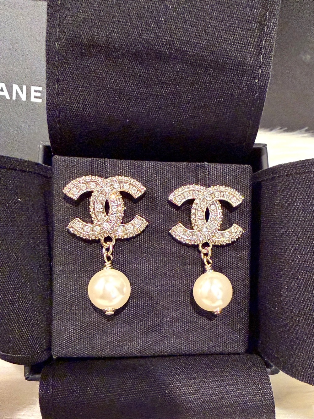 NEW Chanel Resin and Strass Metal Pearl Drop Earrings - Picture 3 of 11